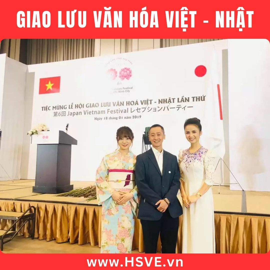 MC Nhật Bản dẫn chương trình