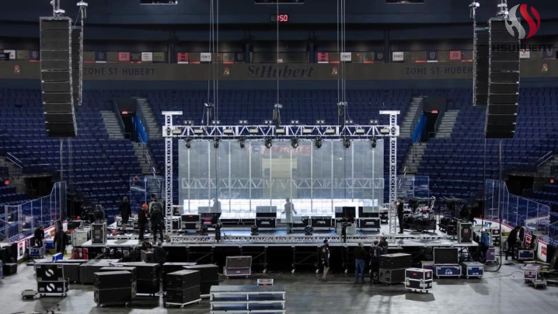 Các nhóm thiết bị sự kiện gồm sân khấu trình chiếu hiệu ứng