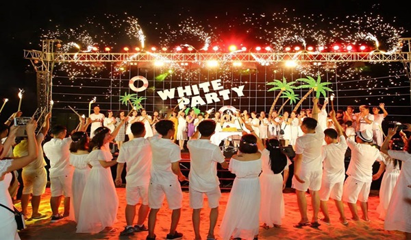 TIỆC TẤT NIÊN. GALA